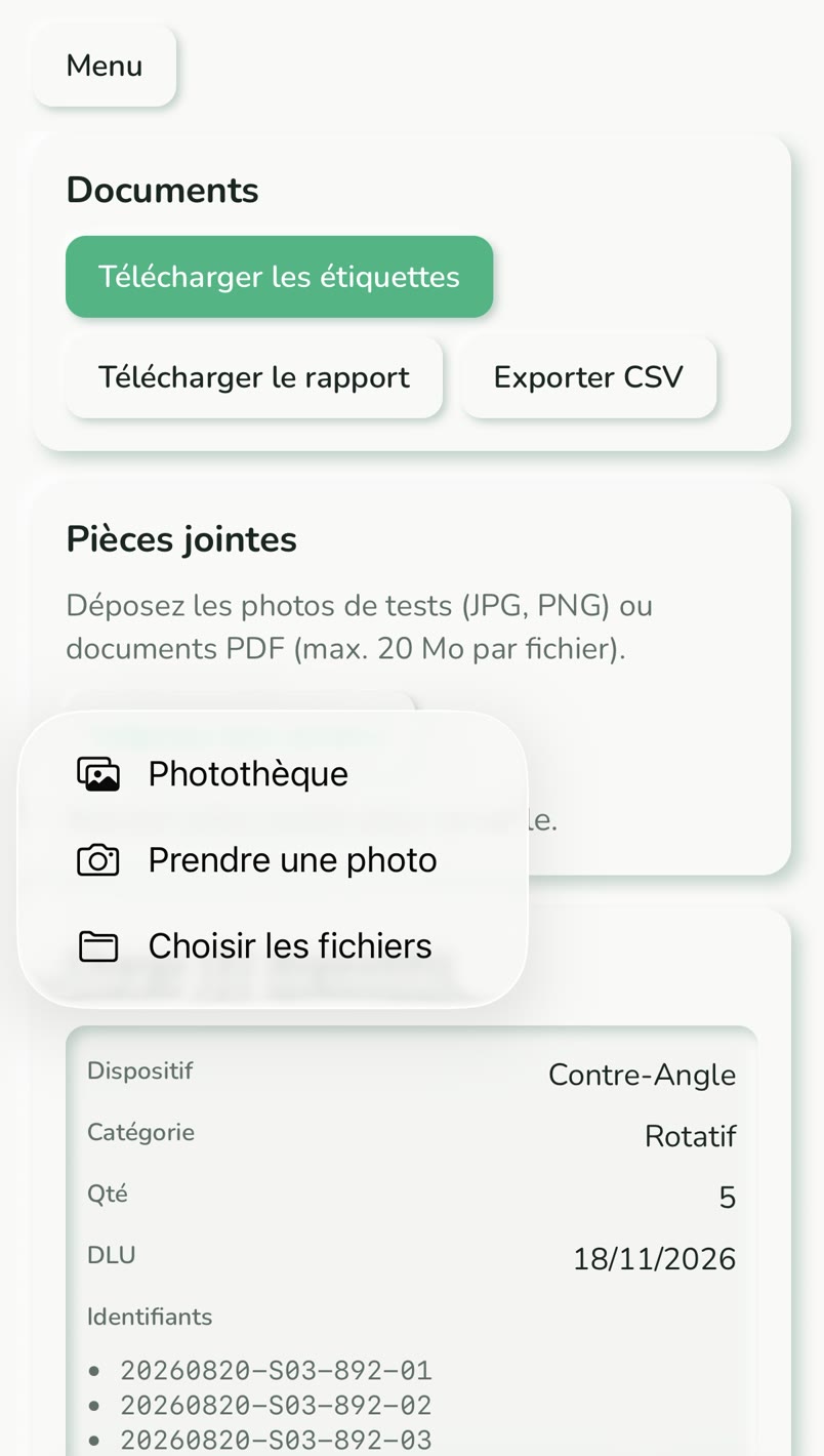 Interface Stério sur smartphone : téléchargement des étiquettes, pièces jointes des tests et identifiants des dispositifs stérilisés.